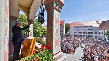 Ulms Oberbürgermeister Gunter Czisch bei seiner Schwörrede am Schwörmontag 2022: Auch 2023 findet der Schwörmontag wieder statt. Alle Informationen rund um Schwörmontag, Nabada und Schwörfestival - hier.