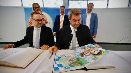 Ministerpräsident Markus Söder kam zur Jubiläumssitzung des Kreistags Neu-Ulm zum 50-jährigen Bestehen des Landkreises nach
Vöhringen. 