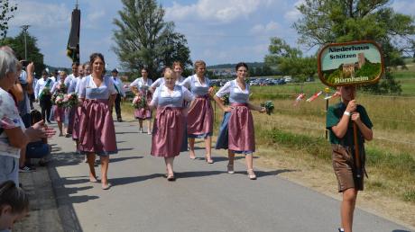 Die Niederhausschützen Hürnheim feierten am Wochenende ihr 50-jähriges Bestehen. Unser Bild zeigt die Festdamen beim Umzug.