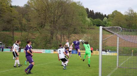 Einen heißen Kampf boten sich die beiden Staudenkontrahenten Walkertshofen und Langenneufnach gegen Ende der letzten Saison. In der neuen Saison bestreiten sie das Eröffnungsspiel.