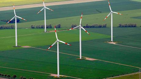 Roggenburg will untersuchen lassen, ob Windkraftanlagen im Gemeindegebiet möglich wären.