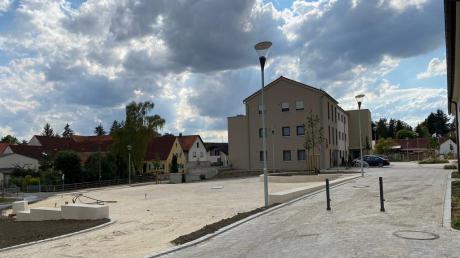 Der neu gestaltete Dorfplatz in Bachhagel soll zum Verweilen einladen.