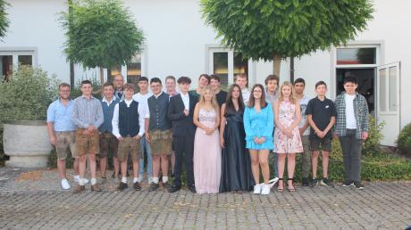 Diese Schülerinnen und Schüler nahmen Abschied von der Mittelschule in Hollenbach.
