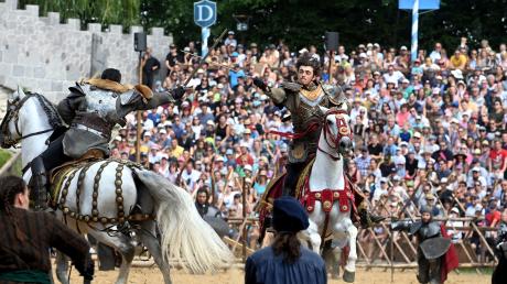 Die Anreise zum Kaltenberger Ritterturnier lohnt sich auch dieses Jahr wieder. Denn das Mittelalter-Fest bietet auch 2023 ein volles Programm.