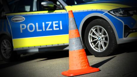 Zu einem Verkehrsunfall kam es am Samstagabend zwischen Althegnenberg und Steinbach. Dabei verletzte sich eine Motorradfahrerin schwer. 
