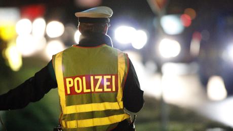 In Neuburg stoppte die Polizei einen E-Roller-Fahrer.