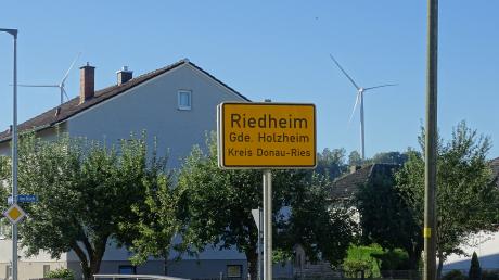 Holzheim hat bereits Windräder nahe Riedheim und plant derzeit im Waldgebiet "Brand" weitere Windkraftanlagen. 