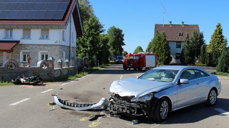 Ein Autofahrer hat bei Sinningen eine Motorradfahrerin erfasst. Die 22-Jährige wurde schwer verletzt.