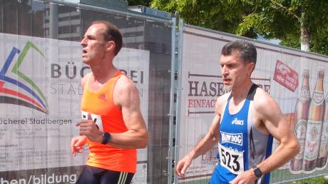 Erfolgreich in der Seniorenleichtathletik: Markus Simnacher (rechts) und Hartmut Radusch (beide LG Wehringen) wurden bei den Bayerischen Meisterschaften aufs Siegerpodest gerufen.