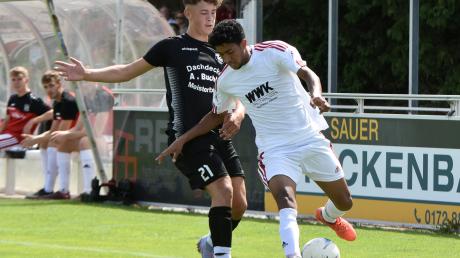 Die U23 des TSV Schwabmünchen will am Wochenende die ersten Punkte einfahren (links Roberto Scappaci).