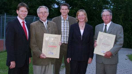 Karl-Heinz Stegmeier (zweiter von links) bei seiner Verabschiedung im Jahr 2008, hier mit Landrat Stefan Rößle, Gemeinderat Karl Steinmeyer, der damaligen Bürgermeisterin  Caroline Zehnpfennig-Doleczik und dem ehemaligen Hürnheimer Bürgermeister Werner Braun.