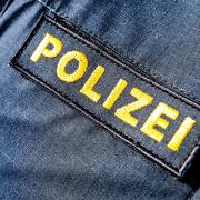 Zwei Personen wurden laut Bericht der Polizei bei Edenhausen bei einem Unfall leicht verletzt. 