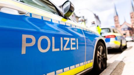 Unbekannte haben in Bachhagel ein Auto aufgebrochen und ein Navigationssystem geklaut. Die Polizei bittet um Zeugenhinweise. 