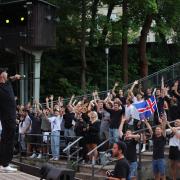 Im Sommer 2022 trat unter anderem Rapper Errdeka auf der Freilichtbühne am Roten Tor auf. Auch dieses Jahr soll es dort wieder Konzerte geben.