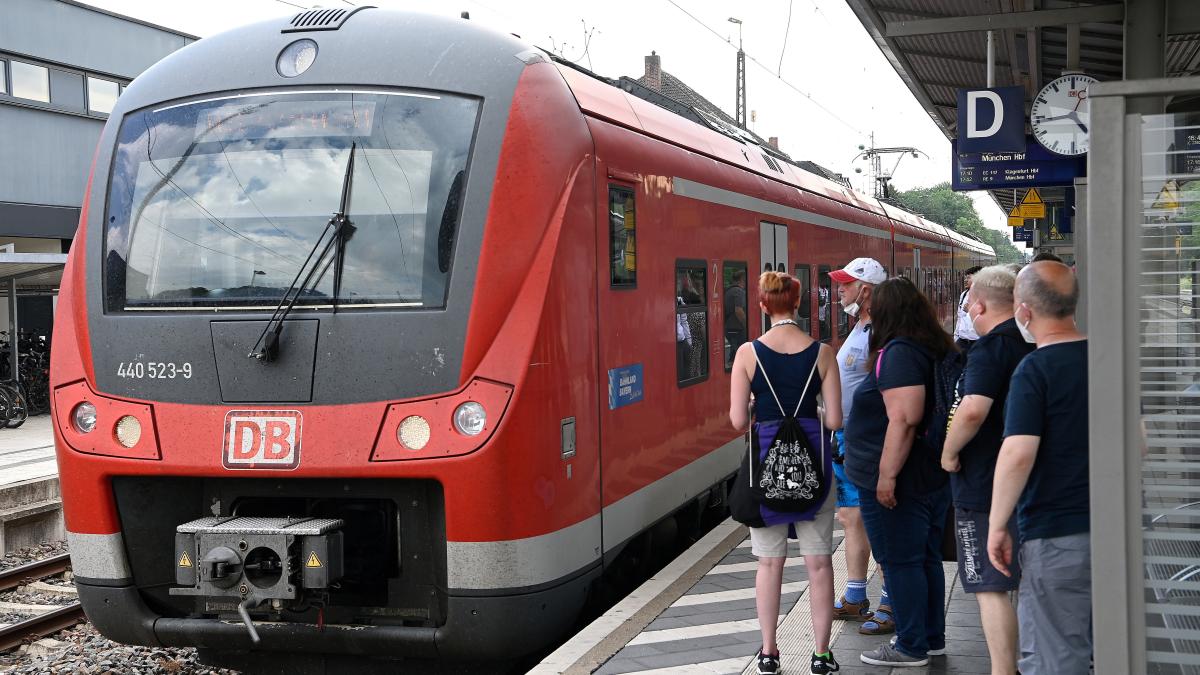 #Günzburg: Zwei Männer werden im Zug am Bahnhof Günzburg handgreiflich