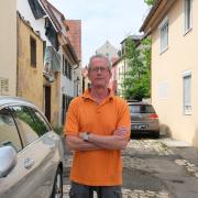 In der Hutergasse in Nördlingen darf künftig nicht mehr geparkt werden. Anwohner Joe Gruber kritisiert die Kommunikation der Stadt.