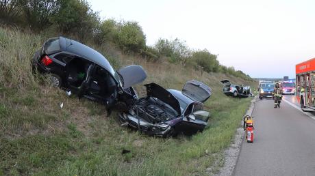 Auf der A8 ereignete sich am Dienstagabend zwischen Günzburg und Leipheim ein Unfall mit mehreren Fahrzeugen. Die Autobahn wurde gesperrt.
