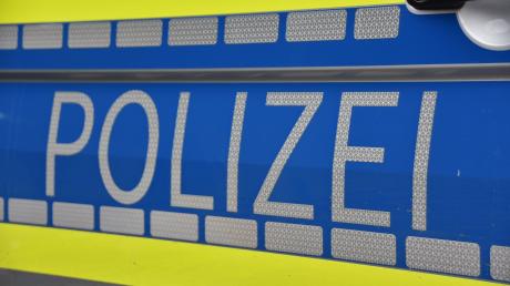 Bei Monheim hat ein betrunkener Autofahrer einen Unfall verursacht.