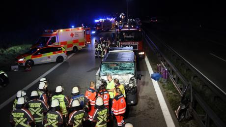 Zu einem schweren Verkehrsunfall kam es am Montagmorgen um ca. 03:40 Uhr auf der A96 zwischen den Anschlussstellen Bad Wörishofen und Buchloe. 
