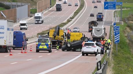 Der Unfallwagen, ein Range Rover mit türkischer Zulassung, hat sich laut Polizei bei dem Unfall überschlagen. 