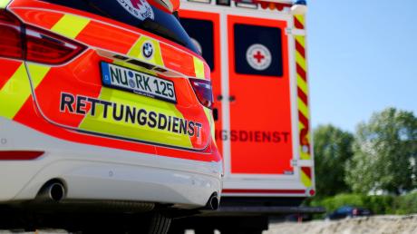 Ein Bauarbeiter hat sich in Altenmünster am Dienstag bei einem Sturz am Auge verletzt. 