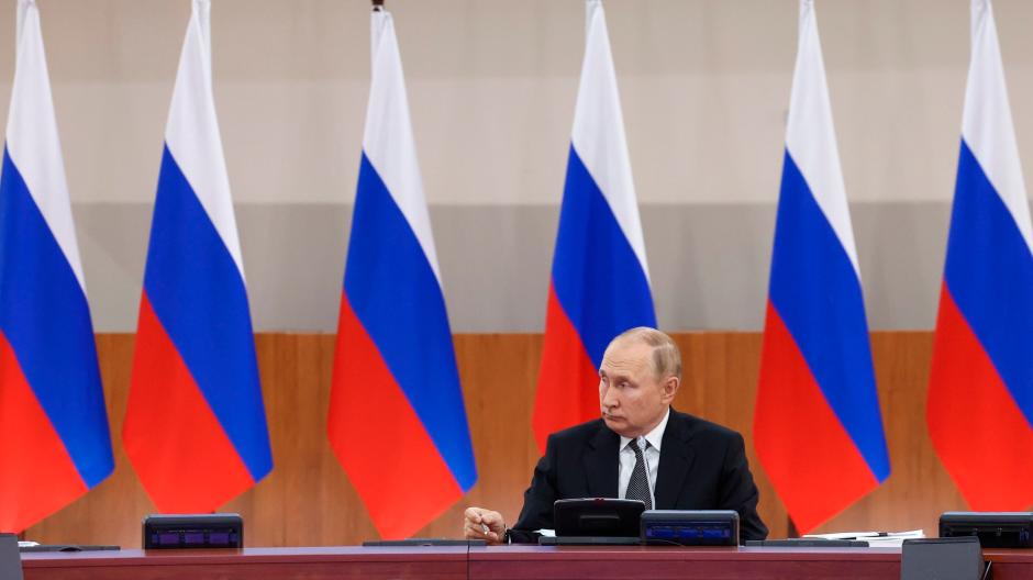 Die schlechten Nachrichten für den russischen Präsidenten Wladimir Putin häufen sich den letzten Tagen.  Seine Streitkräfte geraten unter Druck, der Westen schnürt neue Hilfspakete für die Ukraine.