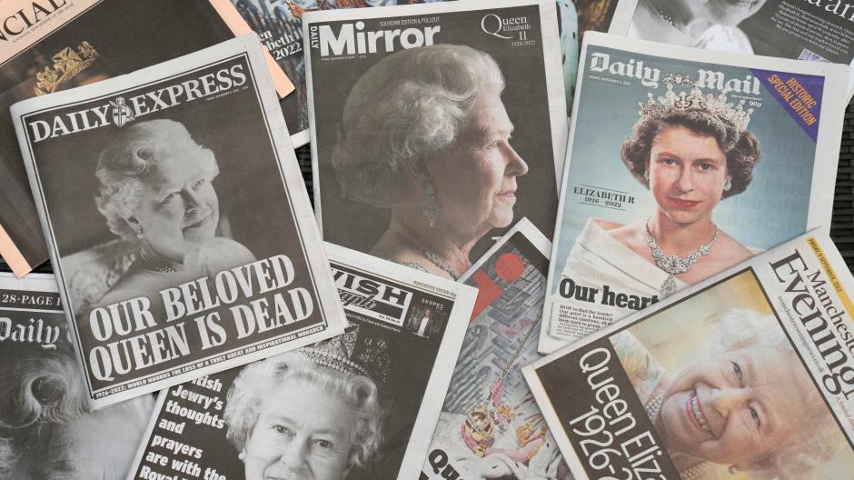 Der Tod der Queen beherrscht die Titelseiten der Zeitungen.