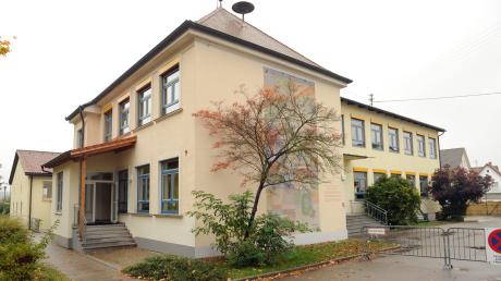 Die Grundschule in Unterknöringen braucht eine neue Heizungsanlage. Der Burgauer Stadtrat beriet über verschiedene Möglichkeiten.