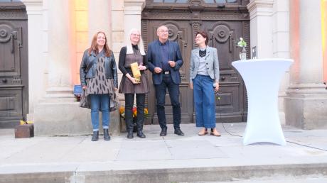 Die Preisträgerin des Albertus-Kunstpreises Kerstin Anspann-Bexkens (Zweite von links) mit Ulla Seeßle , Drittem Bürgermeister Dietmar Bulling und Annette Frank (von links).