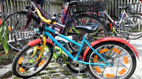 Das Fahrrad einer Achtjährigen ist in Wallerstein angefahren worden.
