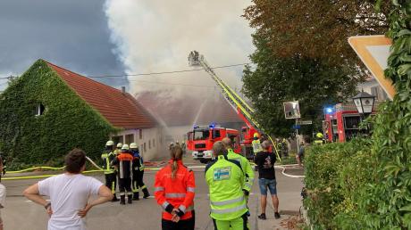 Auf einem landwirtschaftlichen Anwesen im Rehlinger Ortsteil Unterach brach Mitte September ein Feuer aus. Das zerstörte Gebäude soll nun zügig wieder aufgebaut werden.