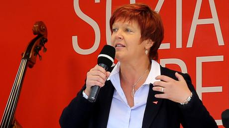 Linken-Fraktionsvize Susanne Ferschl greift Sahra Wagenknecht dafür an, dass sie Arbeitsplätze in der ehemals eigenen Fraktion gefährde.