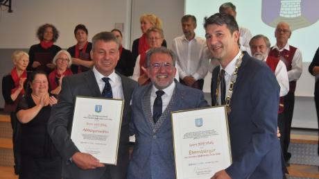 Der neue Altbürgermeister und Ehrenbürger Josef Walz (Mitte) mit dem Bürgermeister Sebastian Sparwasser (rechts) und dessen Stellvertreter Franz Winter.