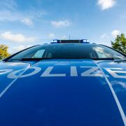 Zwischen Mickhausen und Langenneufnach kam es zu einem Unfall. Die 18-jährige Fahrerin verletzte sich leicht und wurde ins Krankenhaus gebracht.