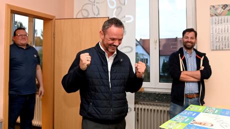 Jüren Mögele gewinnt Wahl in Gessertshausen und bleibt weitere sechs Jahre Bürgermeister.
