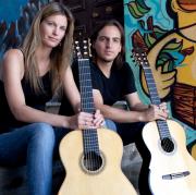 Beim Gitarrenfestival Wertingen spielt auch das Duo Katrin Klingenberg und Sebastián Montes. 
