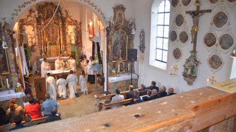 Viele Jahre hat die Sanierung der Kirche in Gannertshofen gedauert. Weibischof Anton Losinger feierte jetzt mit Ehrengästen und Pfarrgemeinde das Patrozinium in der renovierten Kirche.