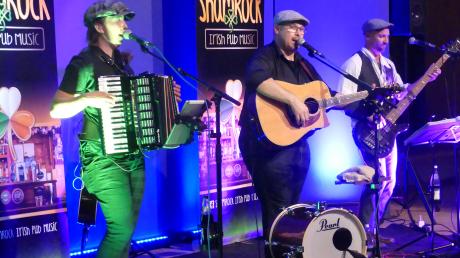 Das Trio Shamrock Irish Pub Music versetzte die Zuhörer in Graben mit bekannten Songs in einen irischen Pub.