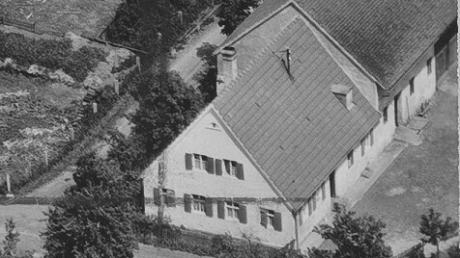 Im Jahr 1958 sah das Anwesen mit der Hausnummer 18 noch so aus. Die genaue Historie ist im Anwesenbuch der Gemeinde Ellgau dokumentiert.