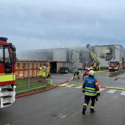 Im Ulmer Donautal kam es in einem Entsorgungsbetrieb zu einem Großbrand.