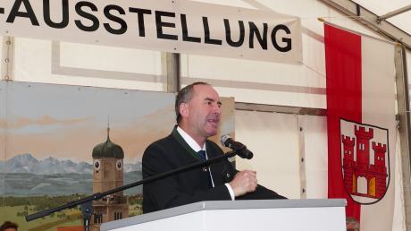 Bei der Eröffnungsrede zur Oberlandausstellung in Weilheim übte Wirtschaftsminister Hubert Aiwanger (Freie Wähler) unter anderem Kritik am Grundeinkommen, das nicht zur Arbeit motiviere.