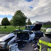 Keine Chance hatte der Fahrer des silberfarbenen  Wagens, als er nahe Mertingen mit einem Jeep frontal zusammenprallte. Der Mann starb noch an der Unfallstelle.