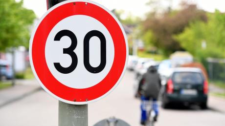 In Langerringen gibt es künftig mehr Straßenabschnitte, in denen Tempo 30 gilt.