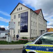 In einer Oettinger Asylunterkunft ist ein 24 Jahre alter Mann tot aufgefunden worden. Jetzt ermittelt die Kriminalpolizei.