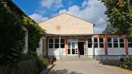 Die Wirtschaftsschule, die an der  Grund- und Mittelschule Pöttmes untergebracht ist, wird nach Aichach verlegt. 
