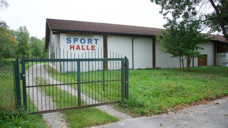 Die ehemalige Tennishalle in Kaufering wird als Unterkunft für Asylsuchende genutzt.