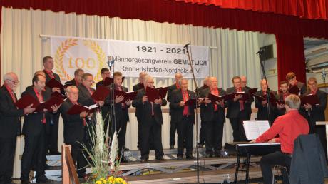 Beim Jubiläumskonzert zum 100-jährigen Bestehen überzeugte der Männergesangverein Gemütlich Rennertshofen/Nordholz unter Leitung von Dominik Herkommer mit Schwung und Elan.