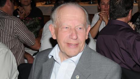 Erwin Guffler hat über ein halbes Jahrhundert hinweg das Kultur- und Vereinsleben in Zöschlingsweiler und Schabringen geprägt. Nun ist er im Alter von 91 Jahren gestorben.