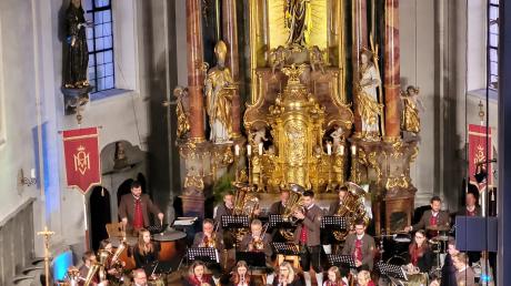 Beim Benefizkonzert erspielte die Vereinigte Musikkapelle Tapfheim mit einem wunderbaren Programm 1010 Euro für die Kirchenrenovierung der Pfarrkirche Mariä Himmelfahrt in Donaumünster.
