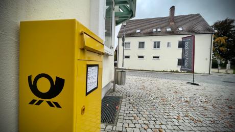 Die Deutsche Post auf Bitten der Marktgemeinde einen Briefkasten am Rathausplatz in Pfaffenhofen aufgestellt. 